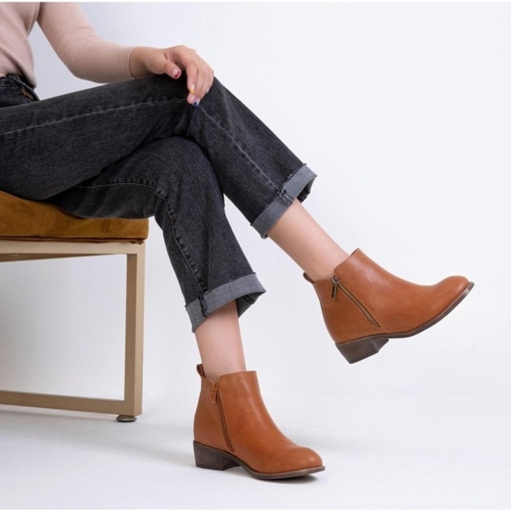 New Women's Vepose Ankle Brown Boots - Size 8, Color Cognac